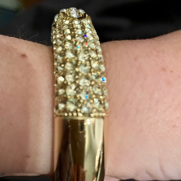 JOAN BOYCE HINGED KISSABLE CUFF NEW IN POUCH - Picture 6 of 7